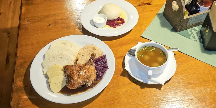 3chodové menu s vývarem, pečenou kachnou a ovocným knedlíkem pro 1–2 osoby