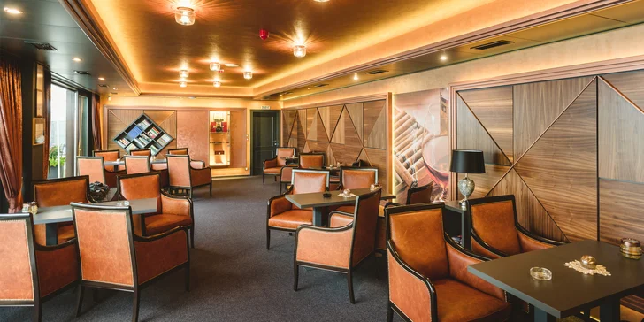 Hotel má i vlastní doutníkový bar, kde si můžete zarelaxovat se skleničkou dobrého rumu.