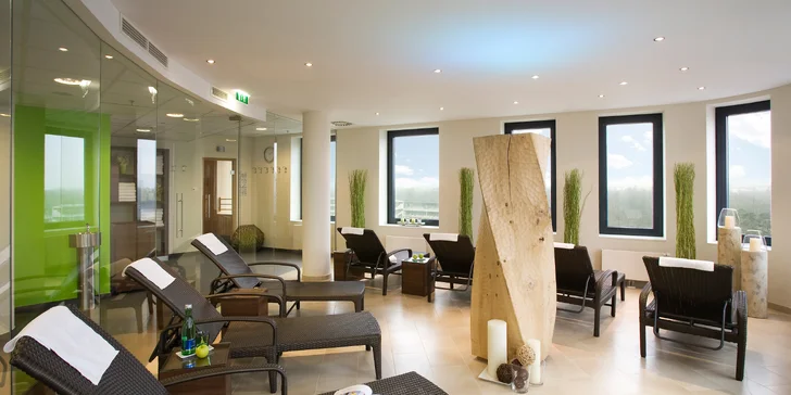 Ve wellness je finská sauna, parní lázeň a relaxační místnost.