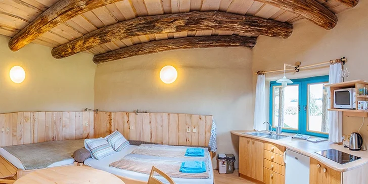 Apartmány i sruby mají vybavenou kuchyňku.
