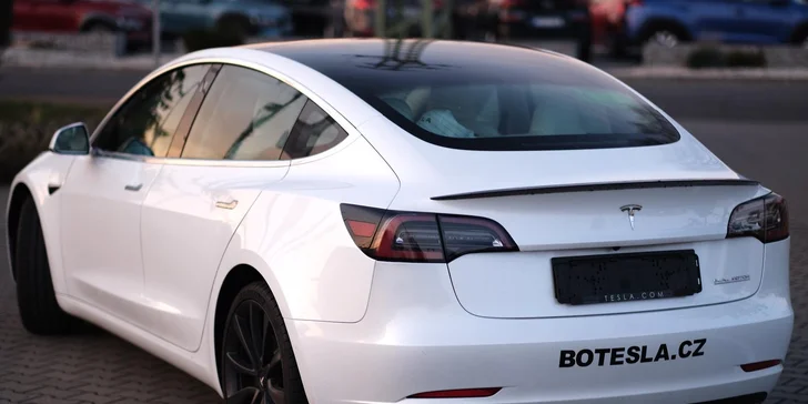 Díky BoTesla.cz usednete na 30 min. do sedadla spolujezdce nebo si vyzkoušíte půl- či hodinové řízení.