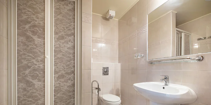 Přímo u hotelu bezplatně zaparkujete.