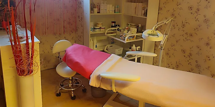 Navštivte kosmetický salon Fox Beauty a odpočiňte si během ošetření dle výběru. 