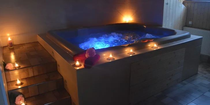 Na místě si můžete dokoupit i relax ve vířivce.