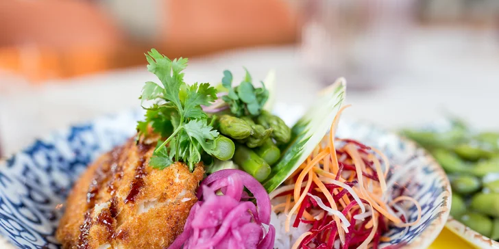  Vyskúšajte Chicken Bowl, misku až po okraj naplnenú samými dobrotami. 