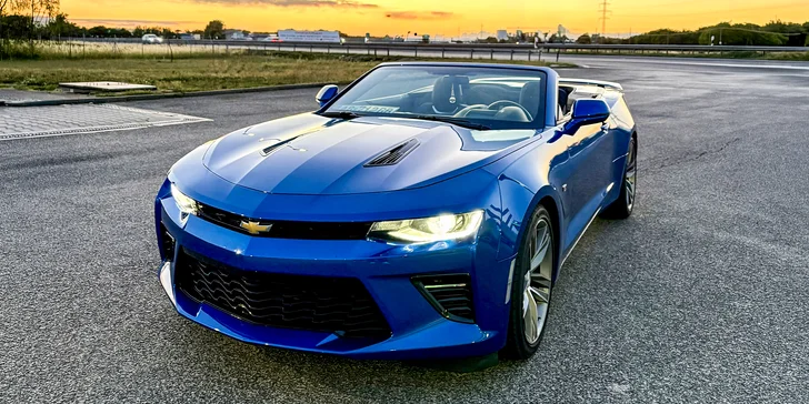 Zažite adrenalínovú jazdu na ikonickom Ford Mustang Mach 1 alebo Chevrolet Camaro