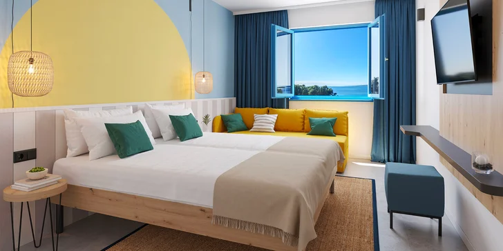 Bydlet budete v Krk Sunny Hotelu a z pokoje uvidíte na moře.