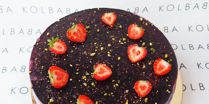 Každý z dortů váží cca 2 kg a nakrájíte z něj 14 poctivých porcí.