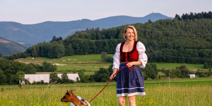 V nabídce najdete i variantu na 30min. procházku s kozou nebo s kozlíkem, kterou si užijí jednotlivci, ale klidně i celá rodina.