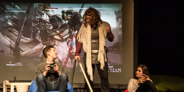 Netradiční live show s hvězdami internetu probíhá na prknech, která znamenají svět.