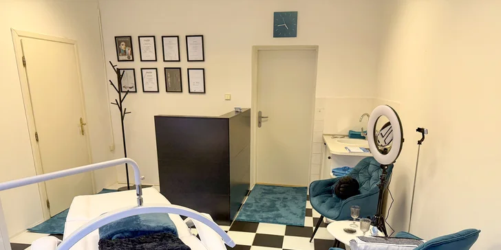 Zvolit můžete lifting řas, laminaci obočí, nebo obojí.