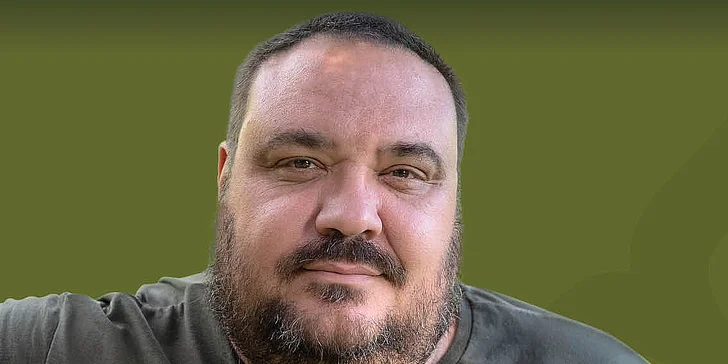 S výchovou vám bude pomáhat Petr Bradáč, psycholog psů s 12letou praxí.