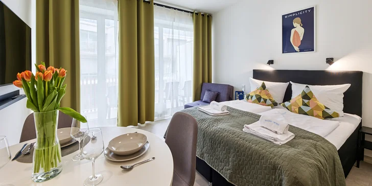Na výběr máte Apartmán Standard Studio s manželskou postelí, případně prostornější Suite se samostatnou ložnicí a pohovkou.