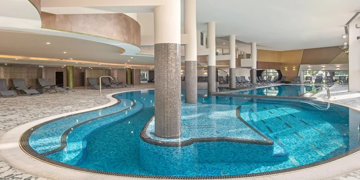 Vstupte do světa wellness s vodní plochou 1 000 m² a nechte se skutečně rozmazlovat!