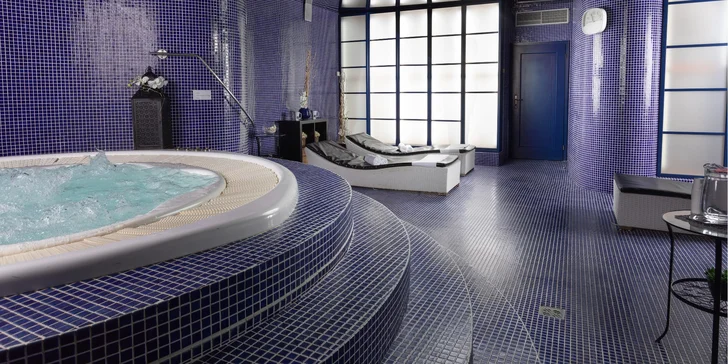 V nabídce jsou balíčky s 90minutovým vstupem do hotelového wellness. 