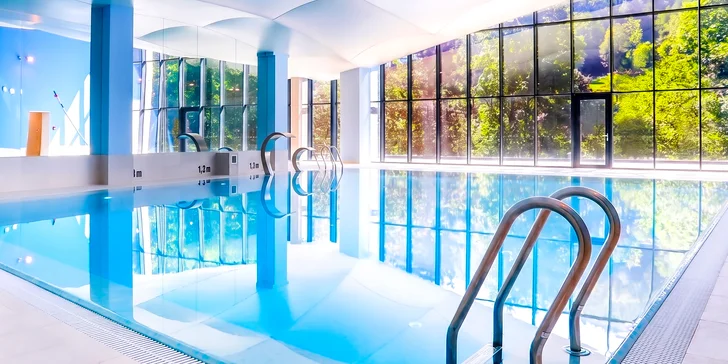 Moderní hotel s výhledem na Slezské Beskydy: jídlo a neomezený vstup do wellness