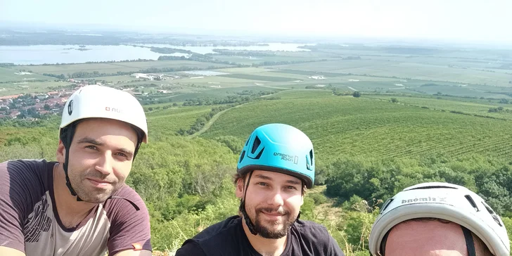 Výhled z vrcholu Obřího kamene (Pálava)
