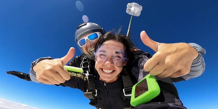 Půl minuty až minutu si užijete volný pád rychlostí cca 200 km/h!