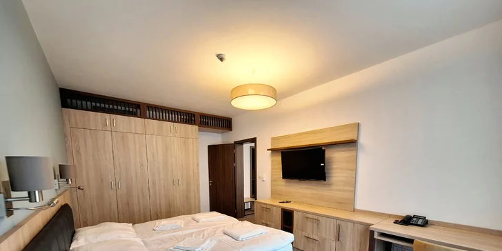 Ubytování bude připraveno v 1. či 2. s výtahem na pokoji či apartmánu pro dva nebo pro celou rodinu.