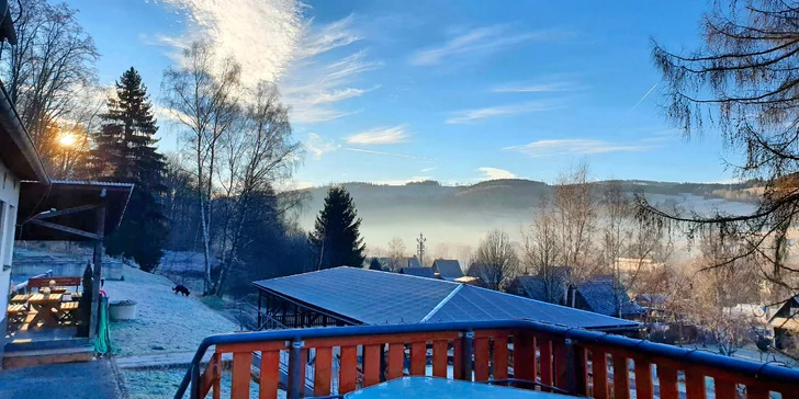 Penzión sa nachádza v pokojnej lokalite obklopenej lesmi.