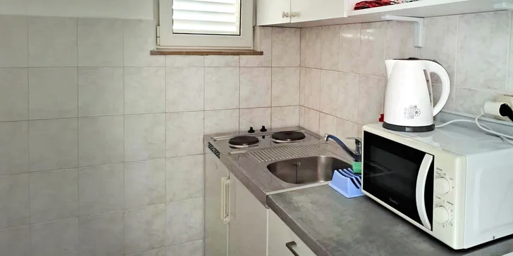 Ubytujete se v plně vybavených apartmánech, kde hraje prim pohodlí a funkčnost. 