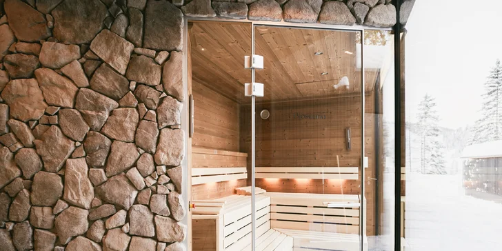 Po šesté hodině večerní smí do wellness pouze osoby starší 16 let. 