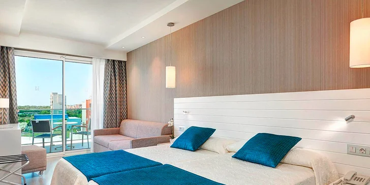 Ubytujete se ve 4* hotelu, kde vám připraví dvoulůžkový pokoj nebo apartmán. 