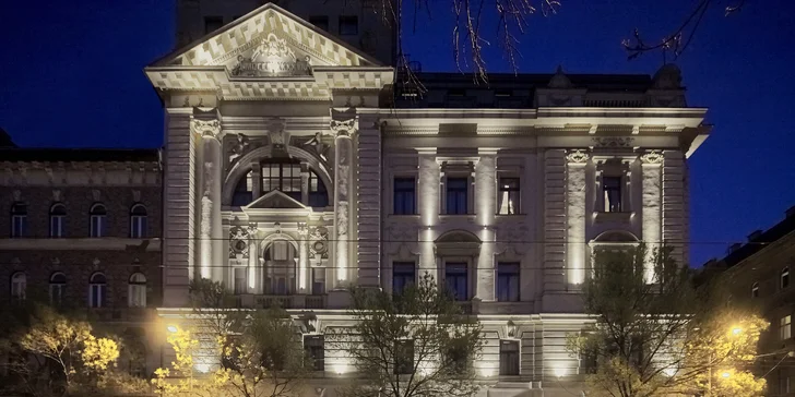 V budově hotelu v 19. století sídlili svobodní zednáři.