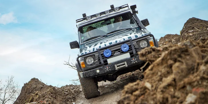 Prožeňte kola off-roadových monster! Kde? Přece v Pískovně Boršice u Buchlovic, kde usednete do Nissanu Patrol nebo Hummeru H2.