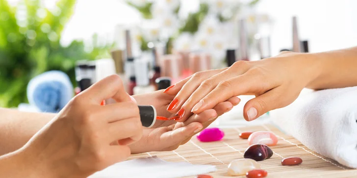 Dokonalá japonská manikúra či CND Shellac v salóne IRIS