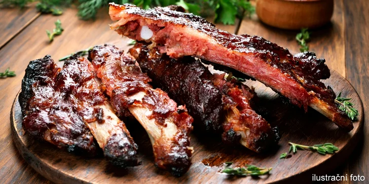 300 g voňavých uzených žeber a obloha v restauraci u jezera