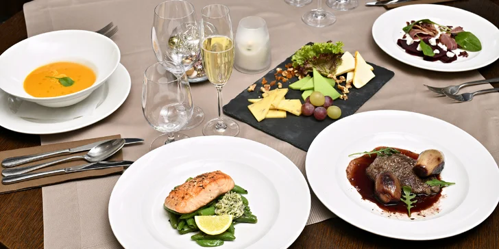Pochutnejte si v centru Prahy: 4chodové menu s welcome drinkem na Kampě