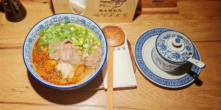 Ochutnejte ramen s kuřecím, tofu či vepřovým. 