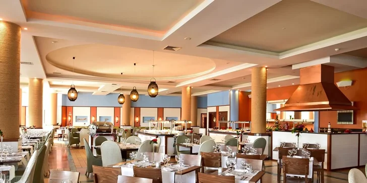Pobyt si můžete zpestřit návštěvou tematických restaurací od italské přes arabskou až po romantický podnik Madeira Lovers.

