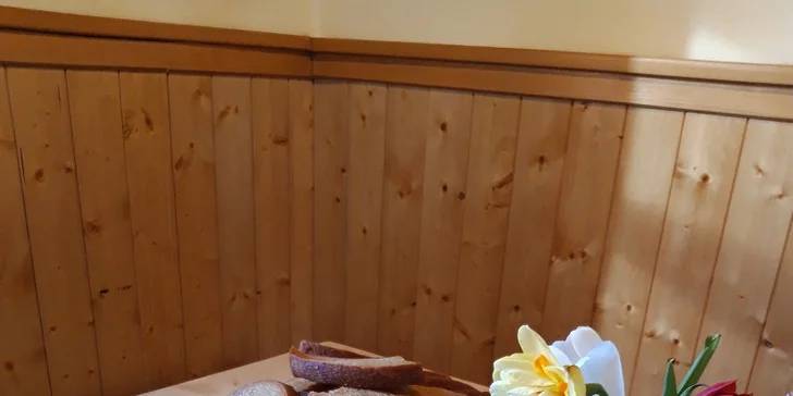 Zasedněte dovnitř a nechte děti vydovádět na venkovním hřišti. 