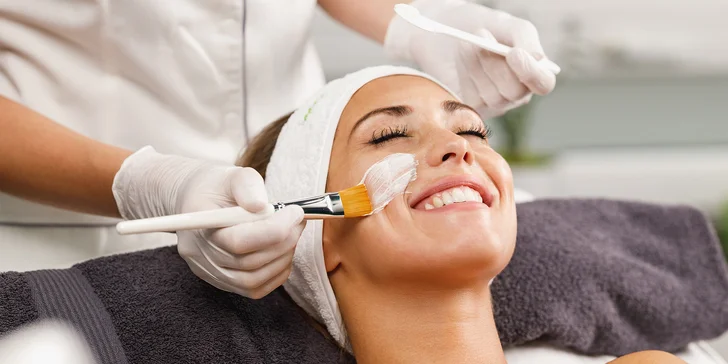Liftingové ošetření s diamantovou dermabrazí i možnost thajské masáže nohou