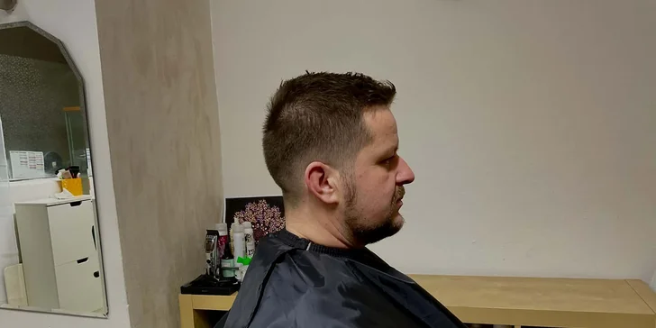 V úvodu vás čeká nejprve konzultace a doporučení účesu.
