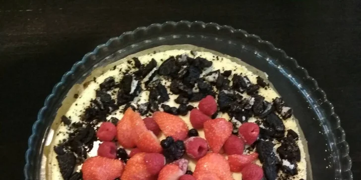 Fantastický je také Oreo cheesecake s ovocem.