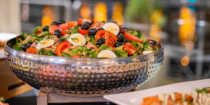 Každou neděli vás od 10:30 do 14:00 na Občanské plovárně čeká bohatý brunch. 