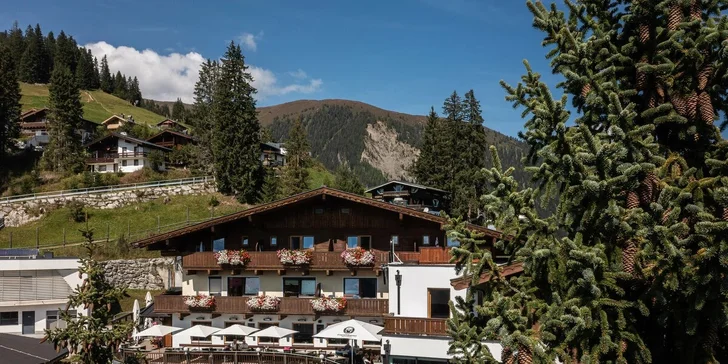 Dostanete Mountain card, se kterou budete mít zdarma dvě lanovky. Jedna má stanici kousek od hotelu. 