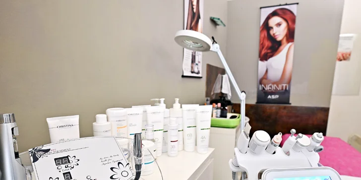 Používají tu kosmetiku profesionálních značek Selective Professional, Christina a Elements.