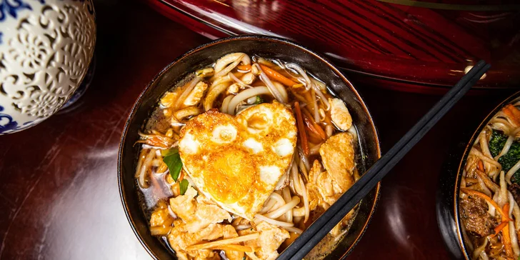 Udon ramen s grilovaným kuracím mäsom a zeleninou  (0,50l)