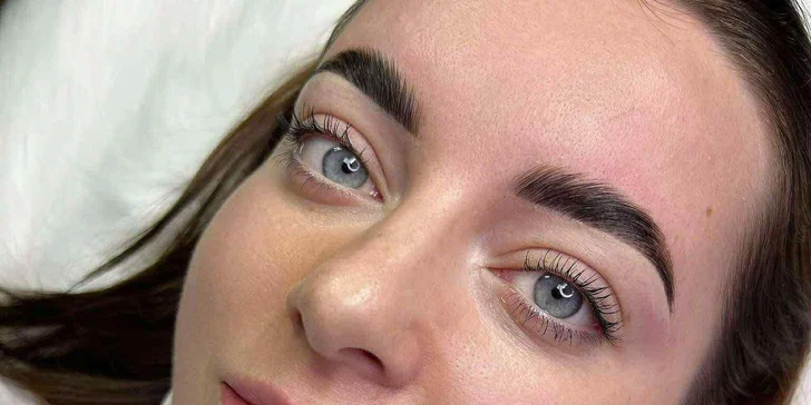 Součástí návštěvy je odborná konzultace a výběr správného zakřivení, síly a délky řas. 