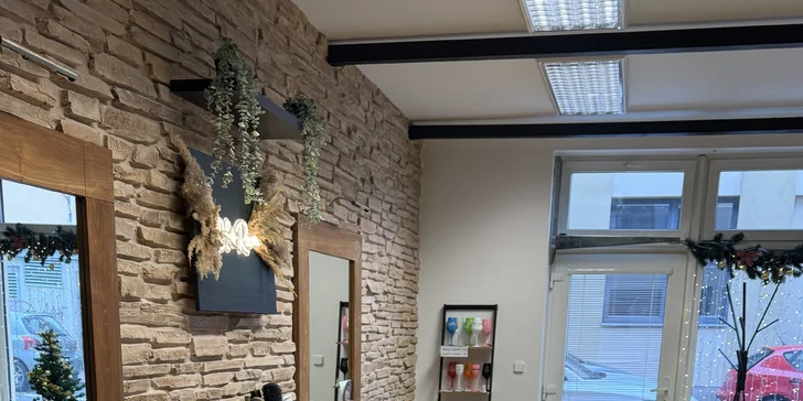 Součástí všech balíčků je barvení, mytí, foukaná i styling.