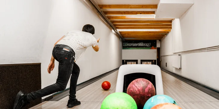 Zahrát si můžete i bowling.