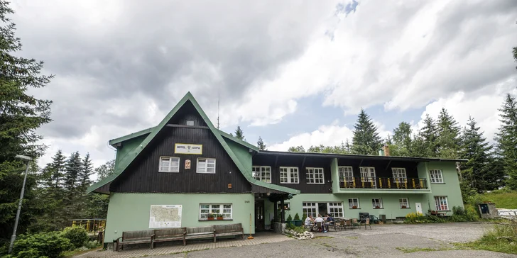 Hotel je skvělým výchozím bodem pro pěší i cyklovýlety.