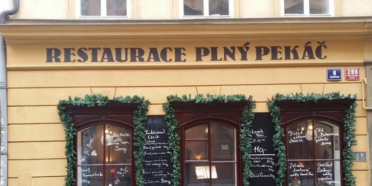 Restauraci najdete kousek od Karlova mostu i Pražského hradu.