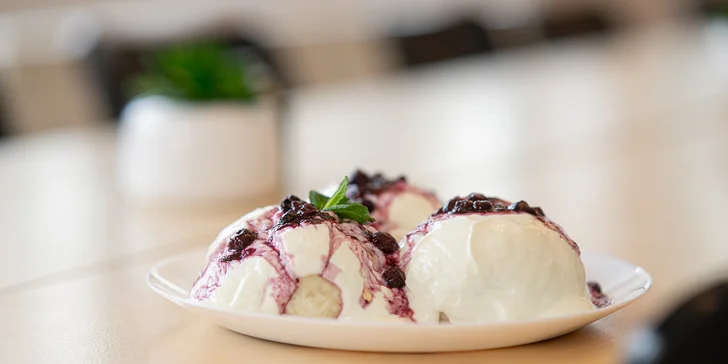 Do hotelové sezónní samoobslužné restaurace můžete zajít i na oběd.