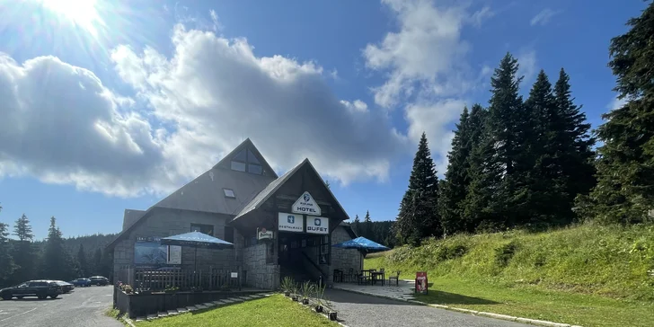 Hotel je ideálním výchozím bodem pro pěší výlety –⁠⁠⁠⁠⁠⁠ cca 7 km daleko najdete například krásnou naučnou stezku Bílá Opava. 