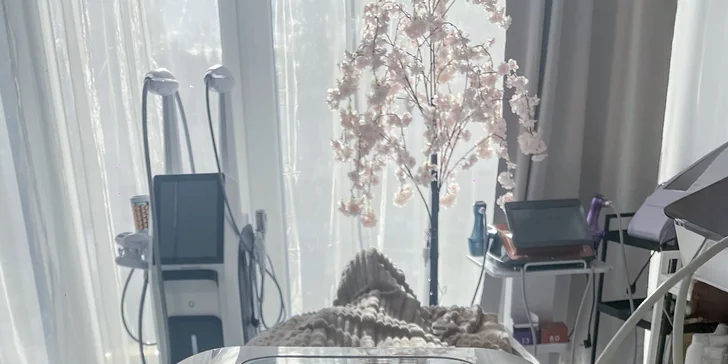 V nabídce je například radiofrekvenční lifting se světelnou LED terapií. 